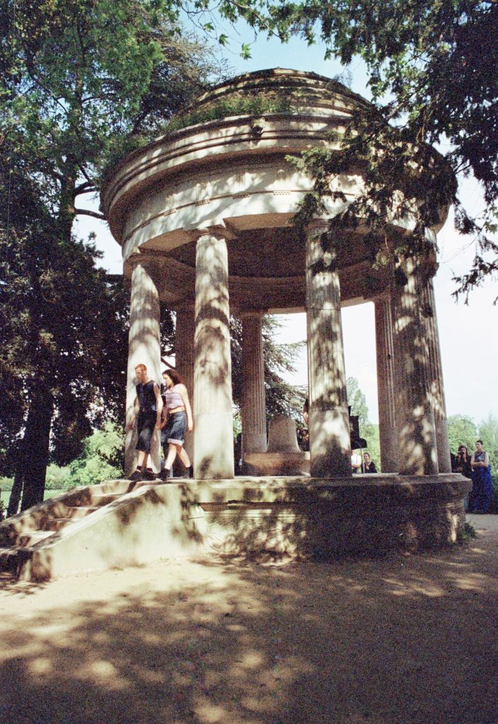 Photo Atlas Artistic Afternoon